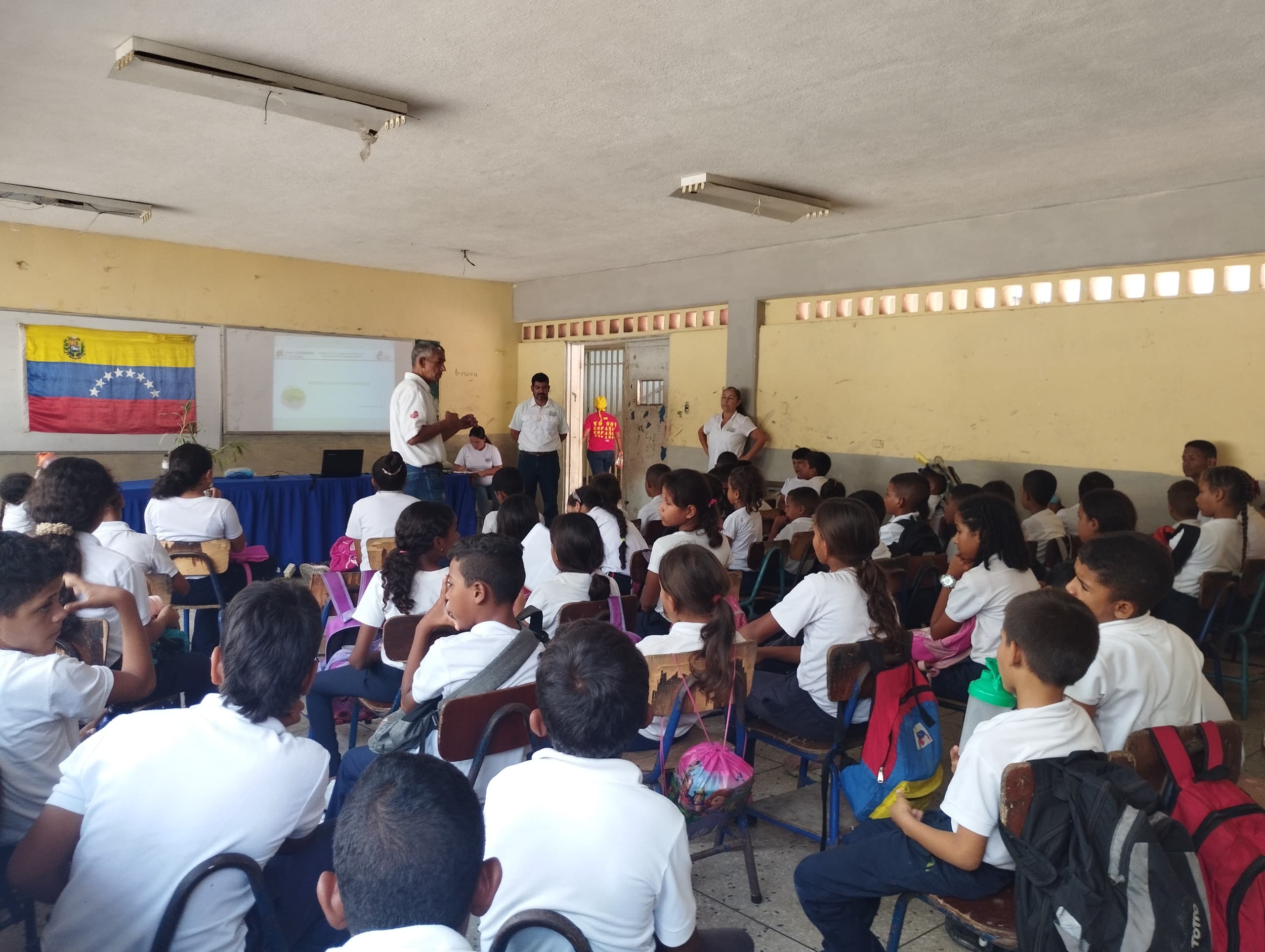 La Fundación CIEPE dicta charla motivacional Huertos Escolares con fines didácticos en Complejo Educativo Cacique Tiuna