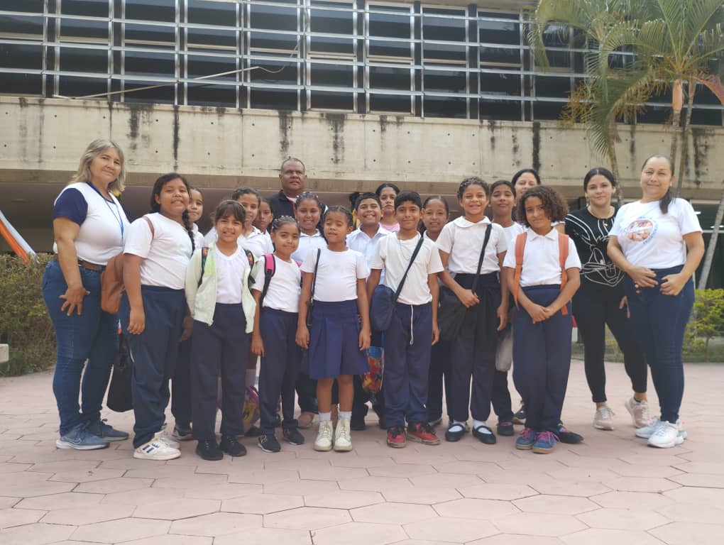 La Fundación CIEPE recibe a estudiantes de la Escuela Integral Bolivariana Cecilia Bazán de Segura con Programa Nacional Semilleros Científicos