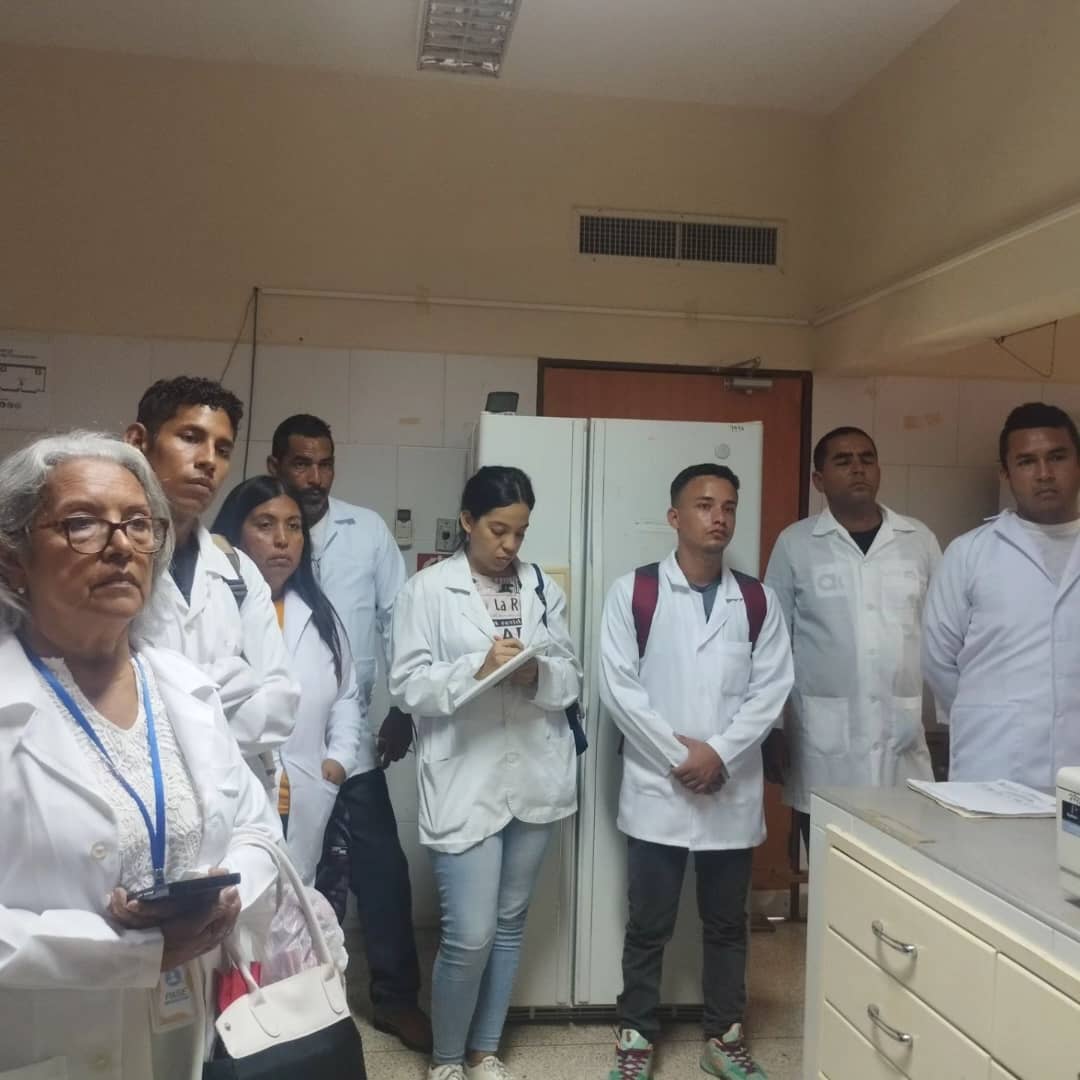 Personal de División Físico - Quimica en la Fundación CIEPE recibe a estudiantes de la UNESR