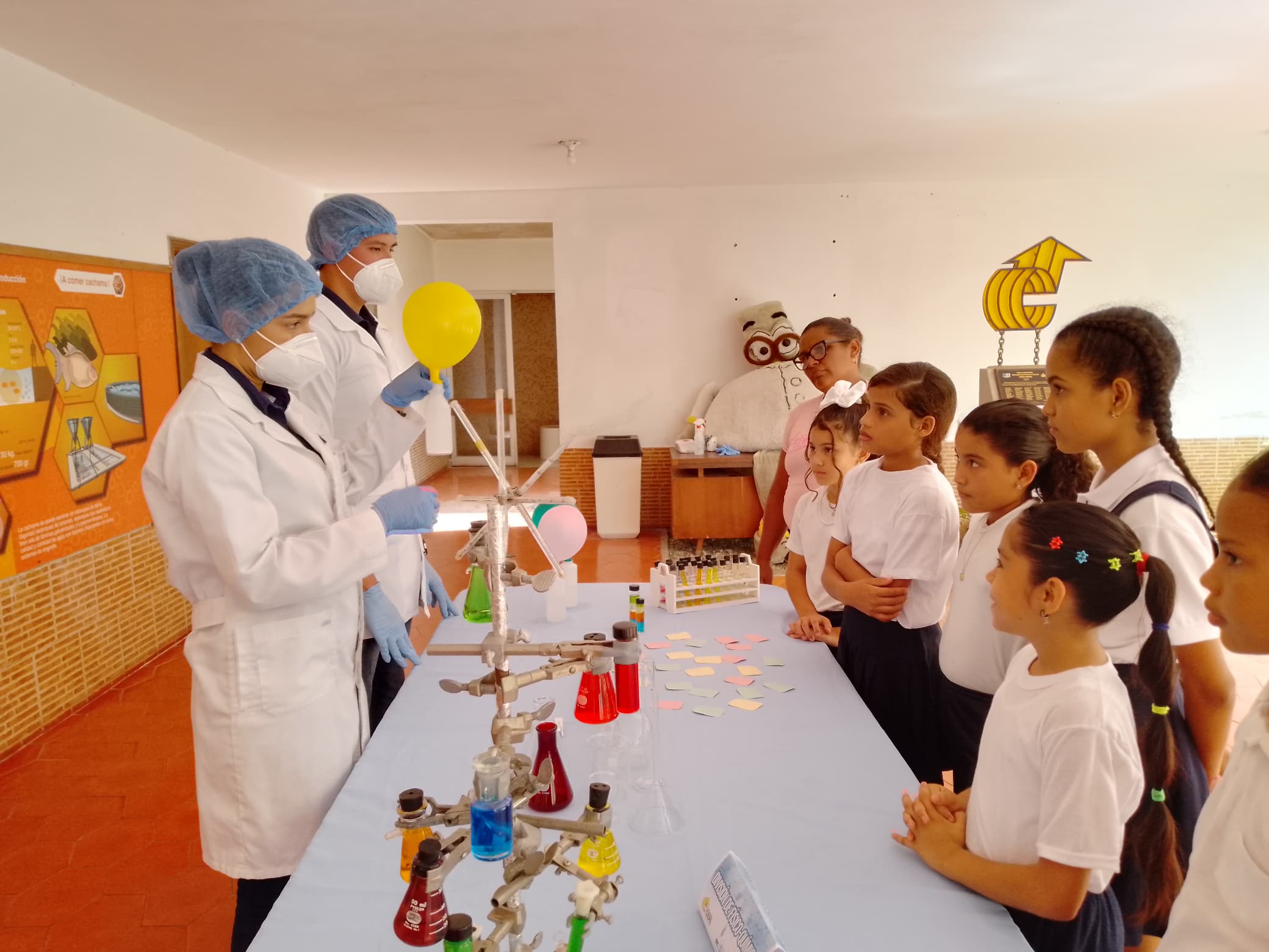 Estudiantes de la E.B "María Amada Rodríguez" visitan la Fundación CIEPE en el impulso de la "Ciencia en los Alimentos" del Programa Semilleros Científicos.
