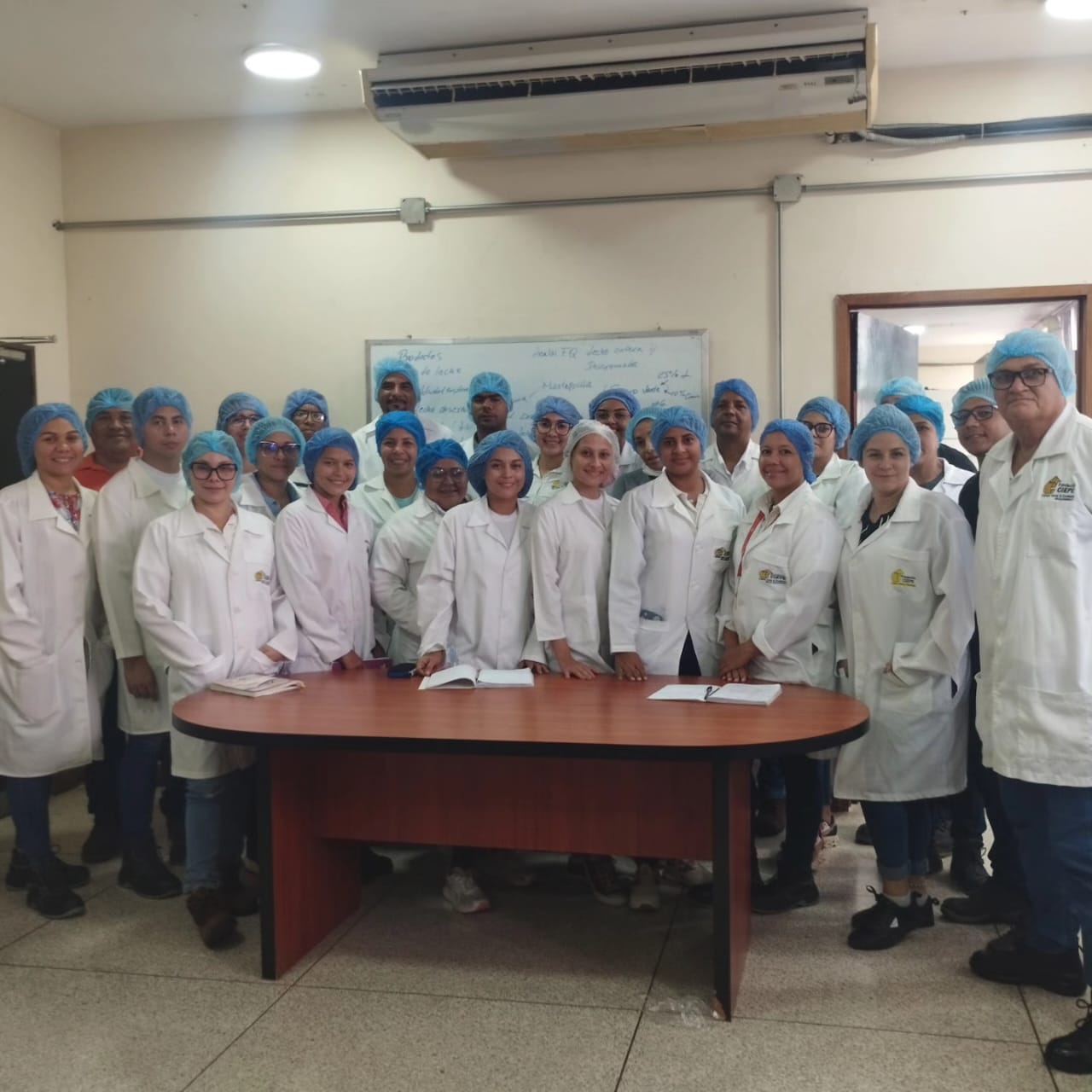 La División de Productos de Origen Animal dicta Curso Teórico - Práctico de "Elaboración de Productos y Subproductos Lácteos" al personal de la Fundación CIEPE.