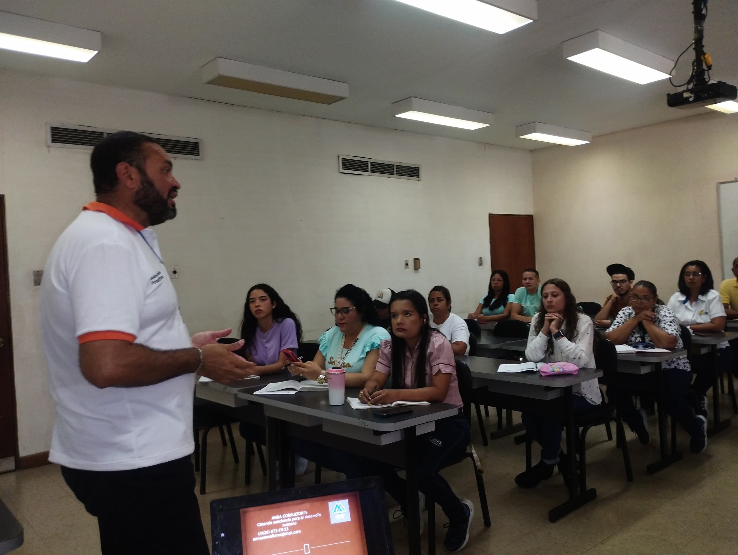 Trabajadores de la Fundación CIEPE participan en Taller de Producción Radial