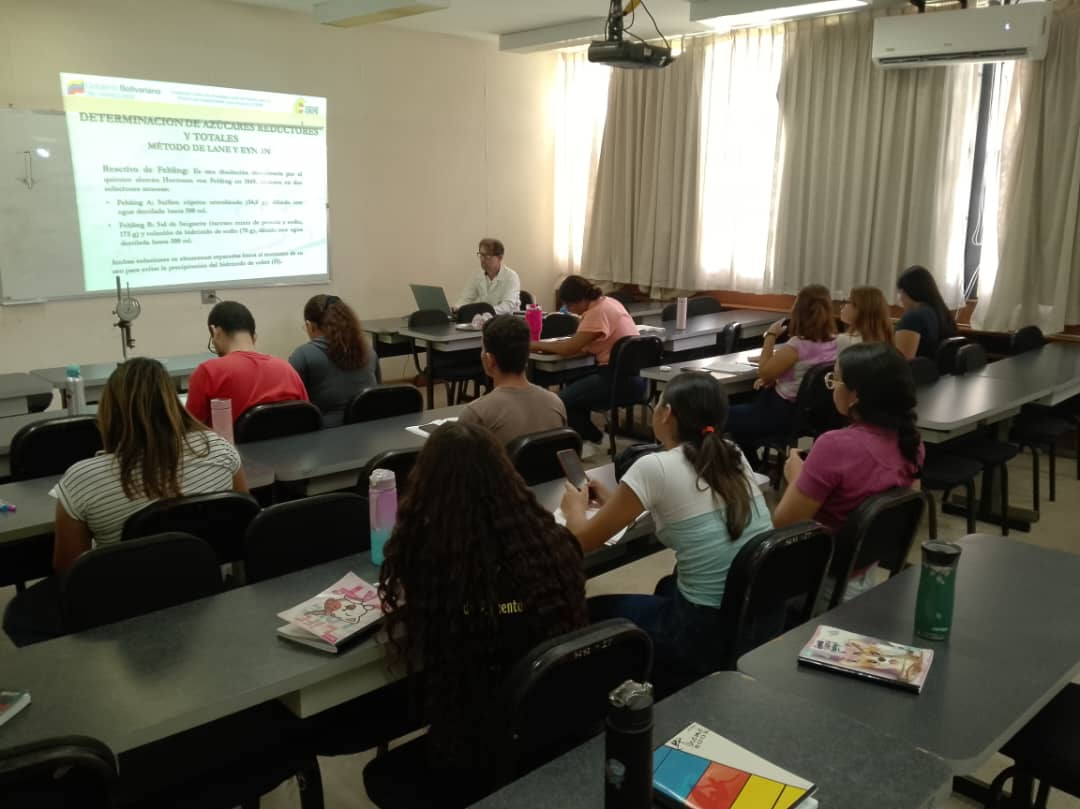 División de Postcosecha realiza Taller Teórico - Práctico "Evaluación de parámetros de calidad de frutas y hortalizas".