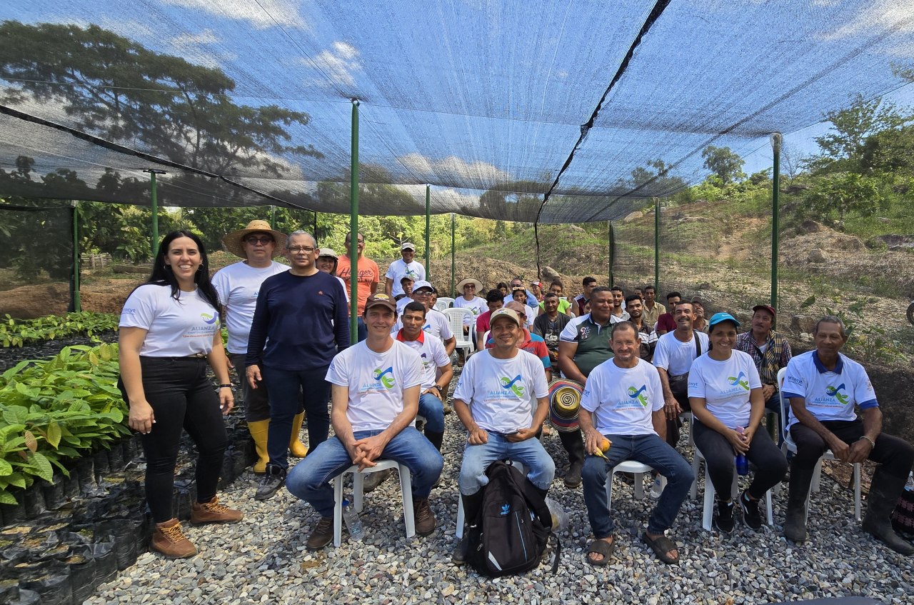 Gobierno Bolivariano entrega 1.700 plántulas de cacao a productores en Mérida