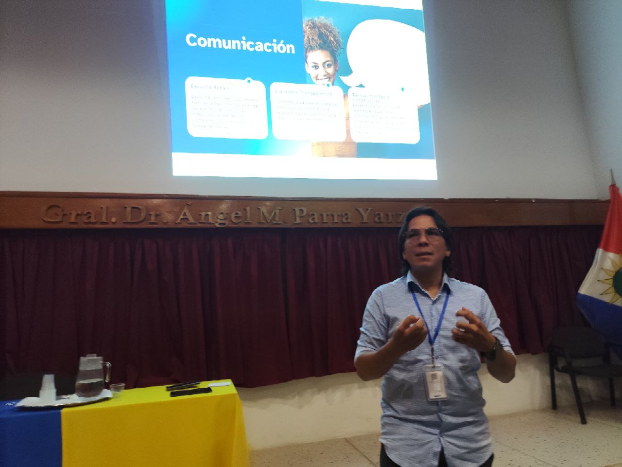Trabajadores de la Fundación CIEPE participan en el conversatorio "Emociones en el ámbito laboral".