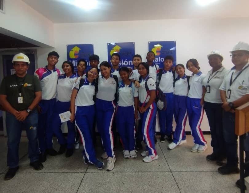 Estudiantes de Centro educativo de Independencia visitan al CIEPE con el Plan Semilleros Científicos