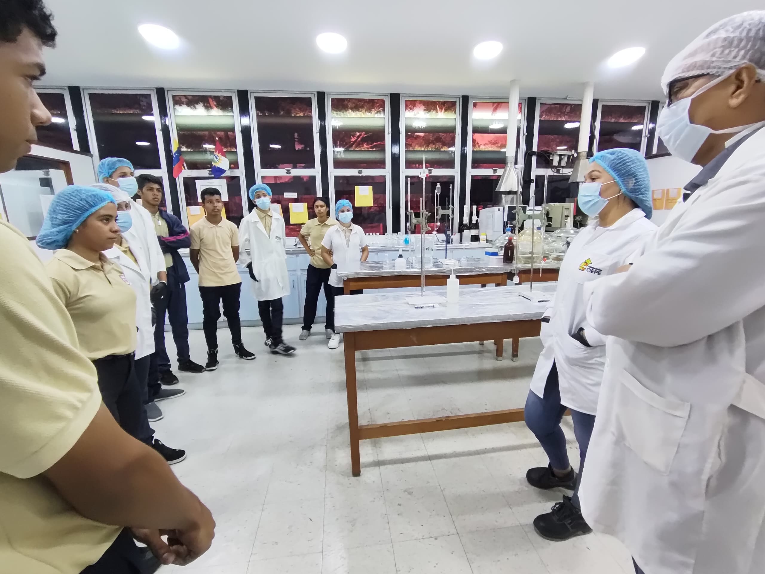 La Fundación CIEPE a través del Programa Nacional de Semilleros Científicos atiende a estudiantes del Liceo Carmelo Fernández