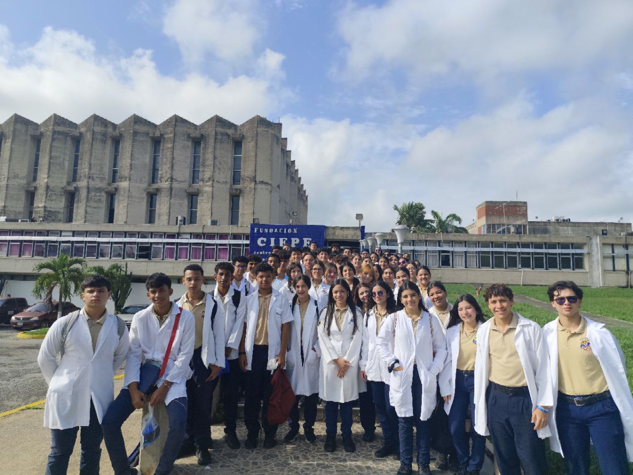 Futuros científicos del país visitan a la Fundación CIEPE con el Programa de Semilleros Científicos.