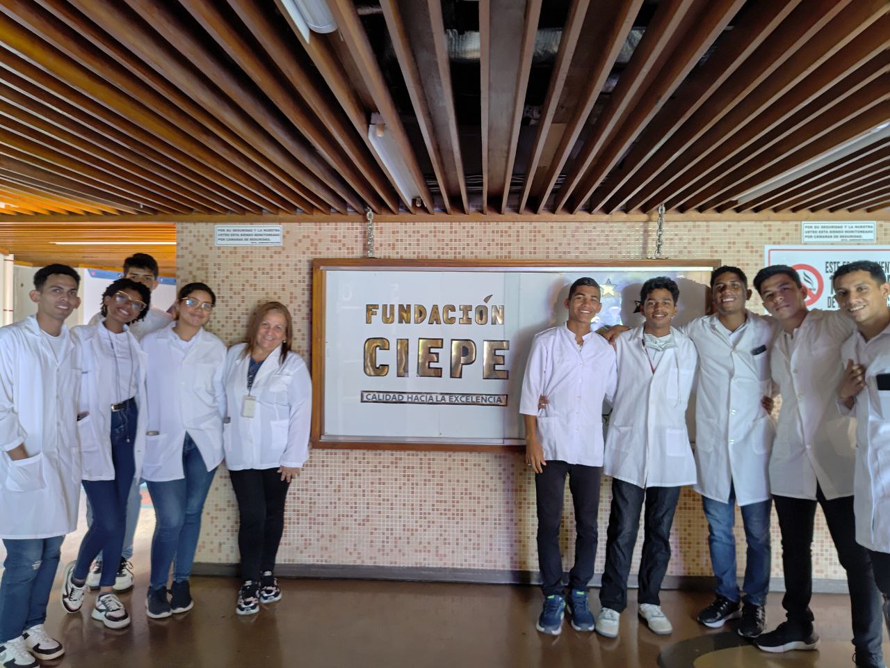 Estudiantes Universitarios conocen laboratorios del CIEPE a través de Visita Guiada.