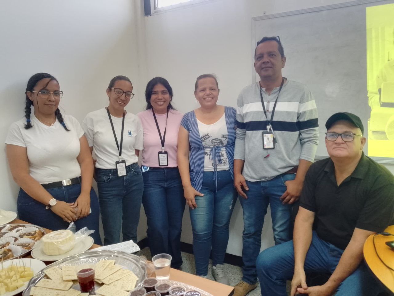Estudiantes Universitarios de la UNEY realizan socialización sobre sus pasantías profesionales realizadas.
