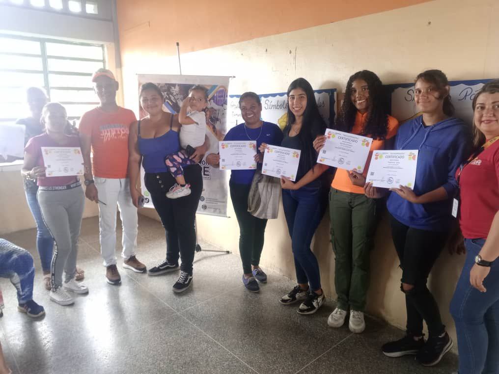 La Fundación CIEPE entrega certificados a participantes del curso Manipulación de Alimentos a la Comuna William Lara Vive.