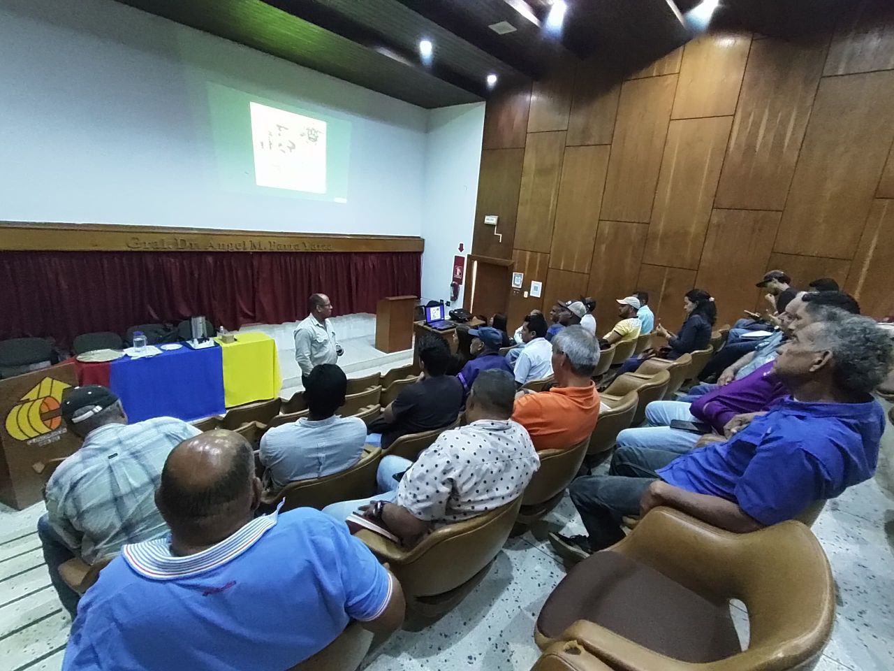Fundación CIEPE imparte conocimientos a productores pecuarios sobre enfermedades zoonóticas en rumiantes.