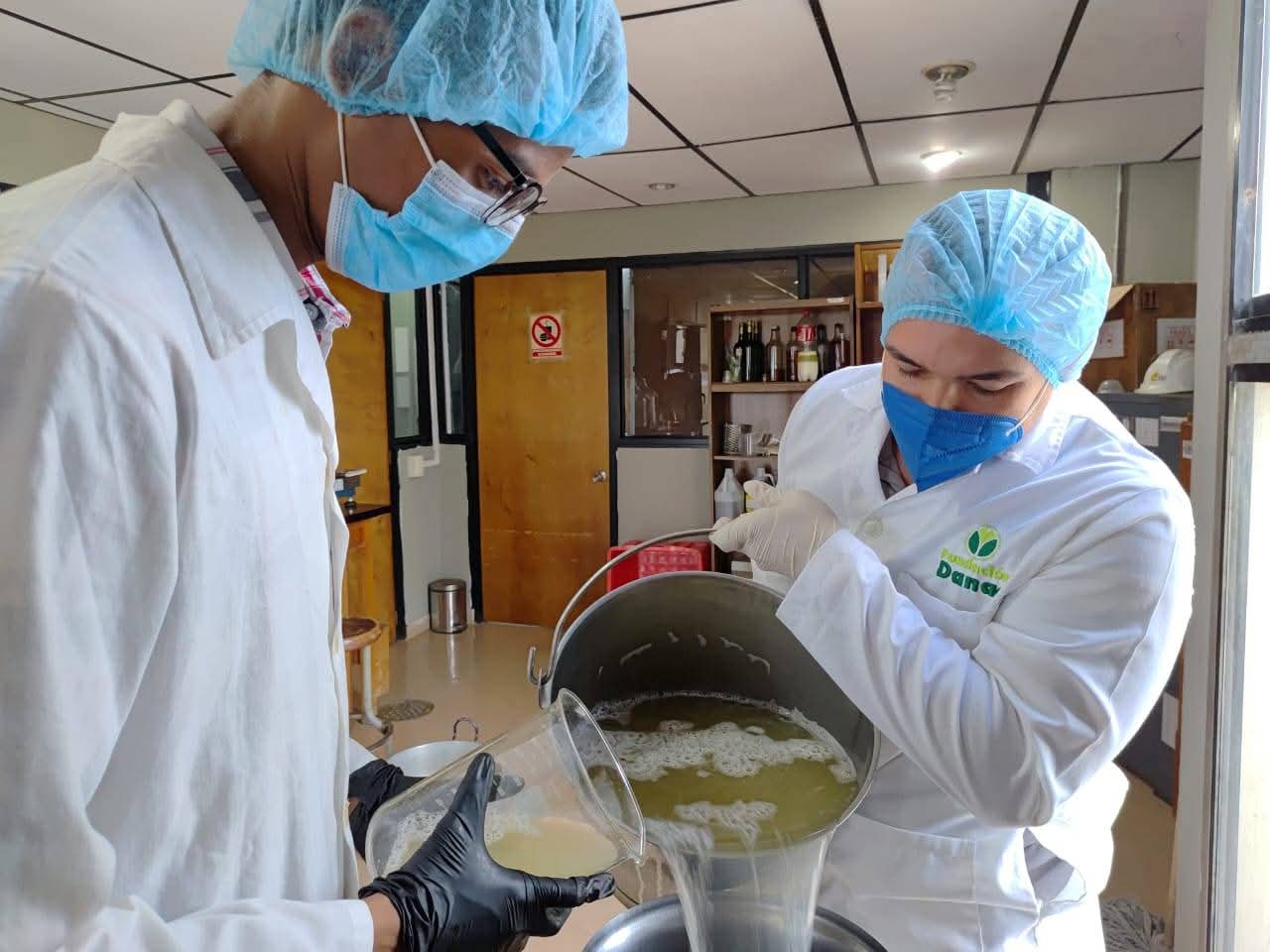Pasantes de la UPTYAB evaluaron los parámetros cinéticos para la formulación de una bebida obtenida por fermentación alcohólica en la Fundación CIEPE