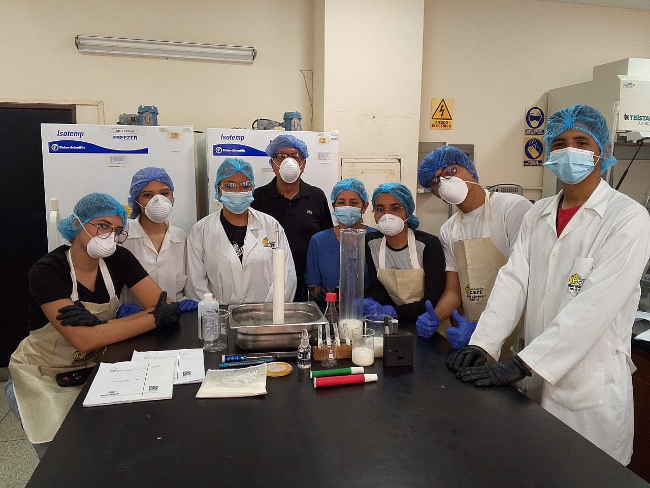 Estudiantes de Medicina Veterinaria participaron en taller de calidad de la leche en la Fundación CIEPE