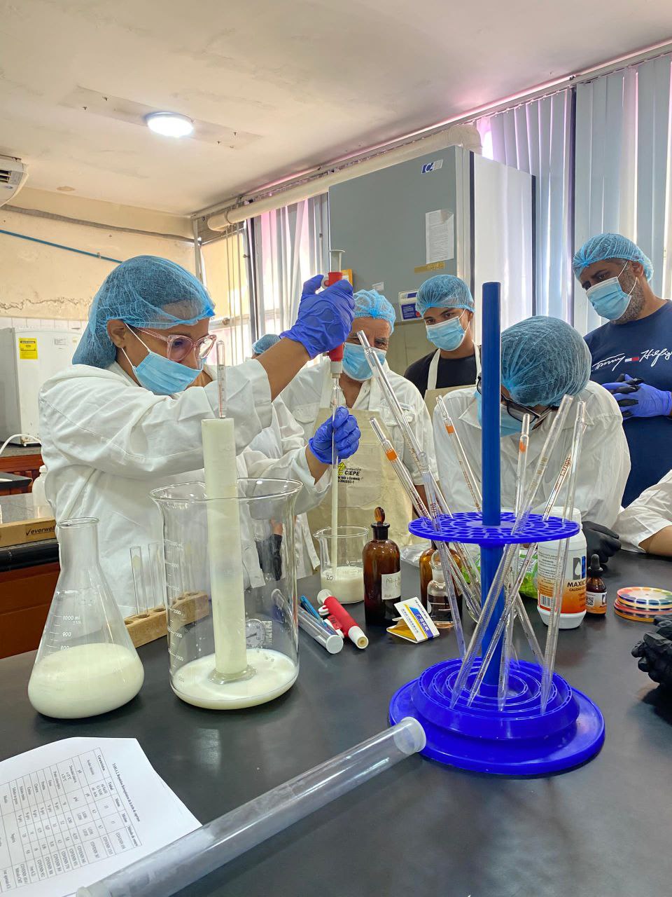 Fundación CIEPE capacita a productores y estudiantes en la elaboración de productos lácteos