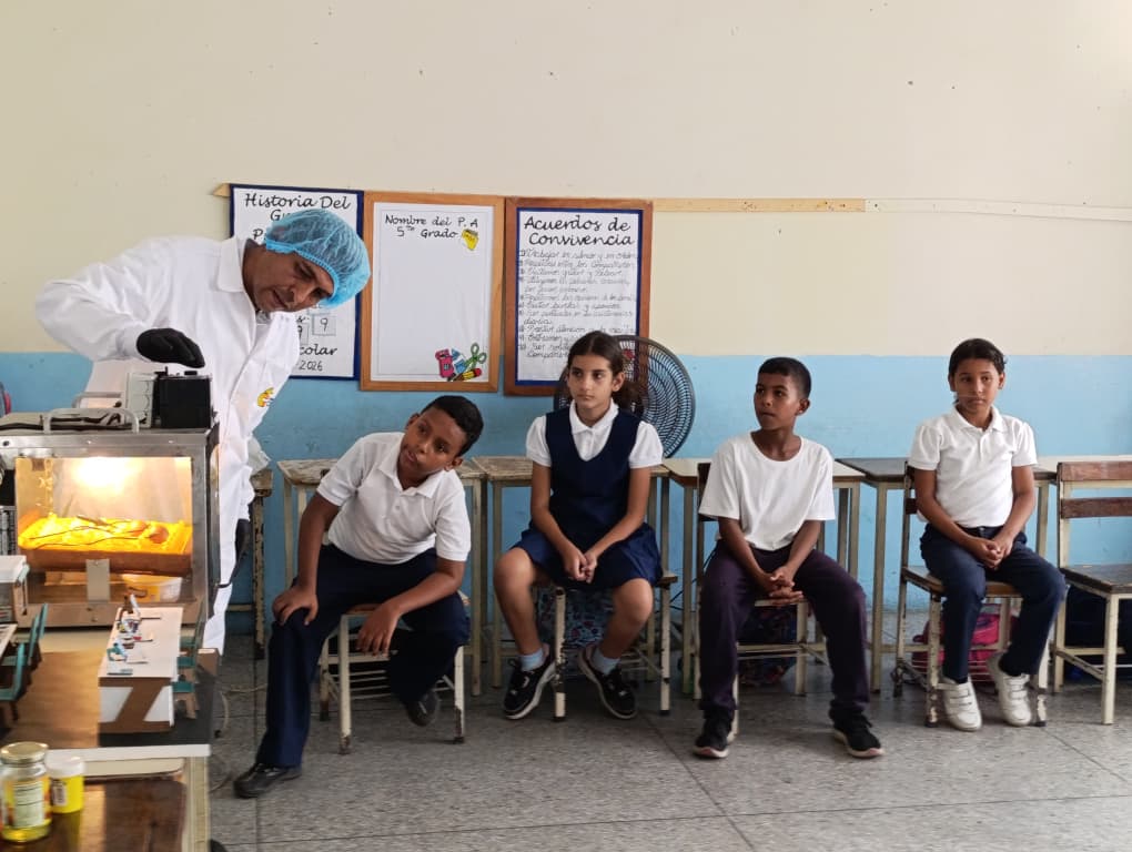 Fundación CIEPE despierta curiosidad científica en niños de la E.B. San Rafael a través de Semilleros Científicos