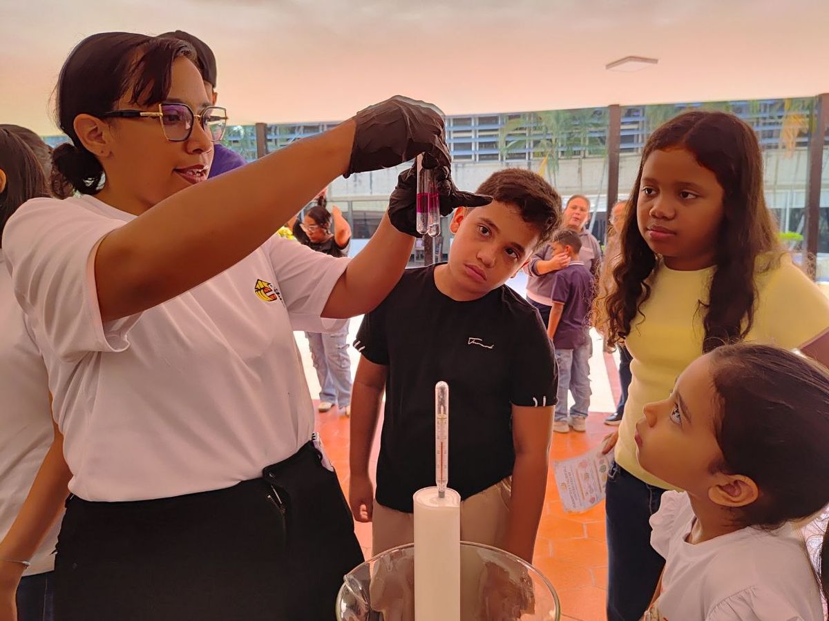 Niños del Plan Vacacional "Semillita de Amor" exploran la ciencia en Fundación CIEPE