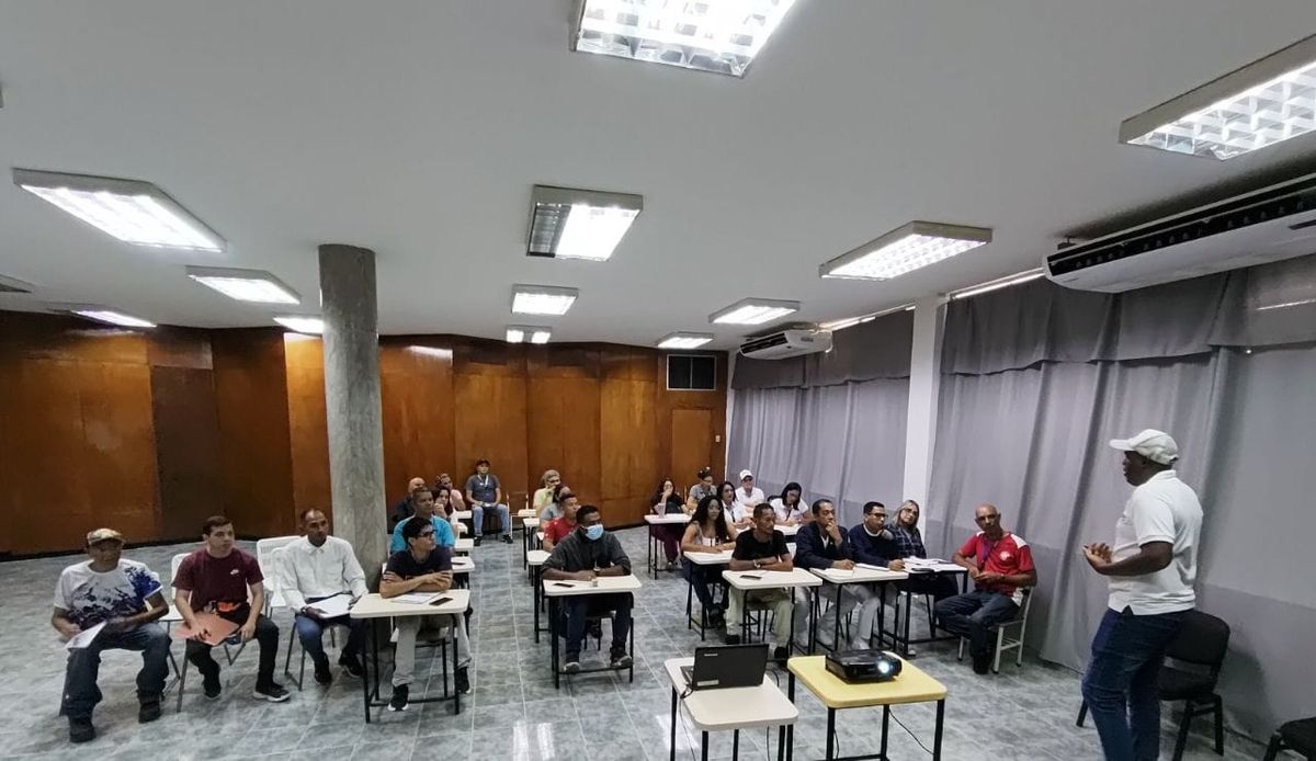 Fundación CIEPE capacitó a personal del Hospital Central de San Felipe en fotografía y redes sociales